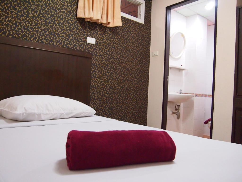 Four Sons Inn Bangkok Pokoj fotografie