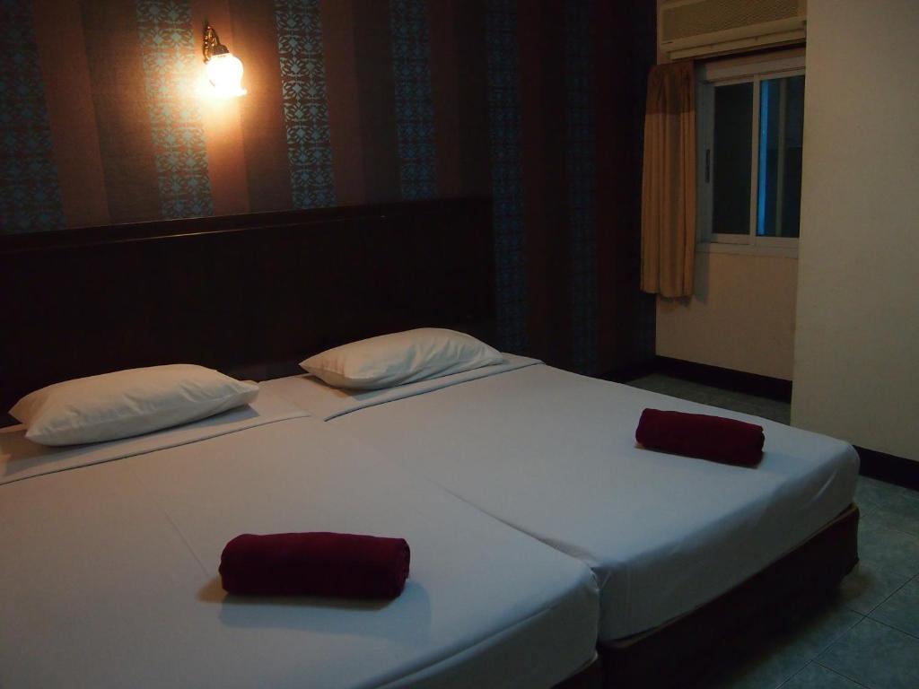 Four Sons Inn Bangkok Pokoj fotografie