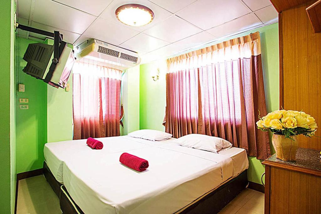 Four Sons Inn Bangkok Pokoj fotografie